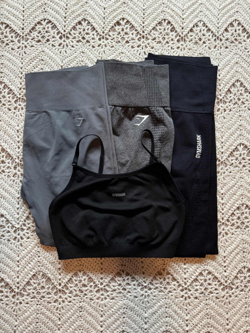 Gymshark Workout Clothes Bundle Set Leggings Sport Bra Size Large Casual Gym